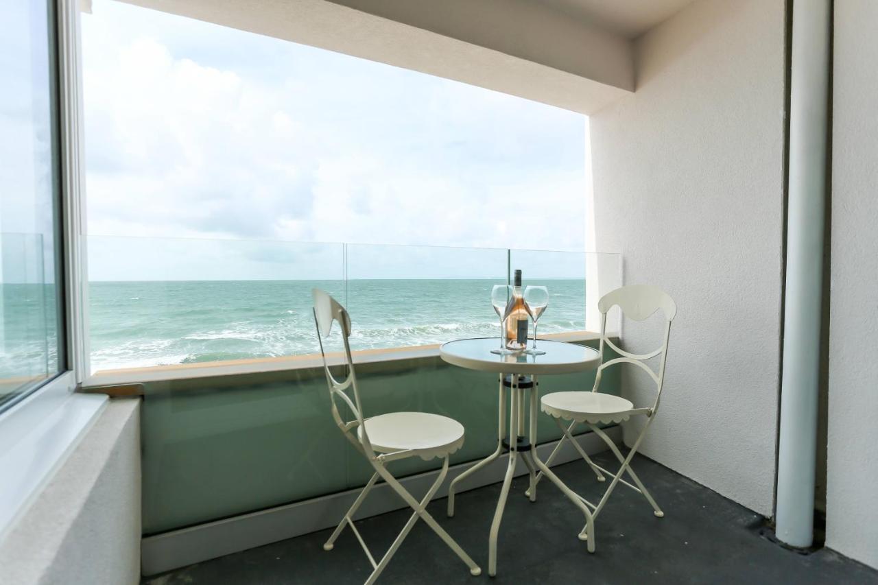 Tides - Beach Front Apartment In Bracklesham Bay Chichester Exterior photo
