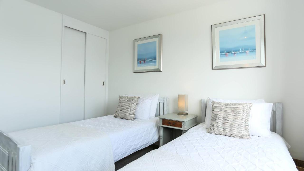 Tides - Beach Front Apartment In Bracklesham Bay Chichester Exterior photo