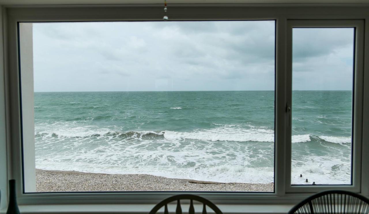 Tides - Beach Front Apartment In Bracklesham Bay Chichester Exterior photo